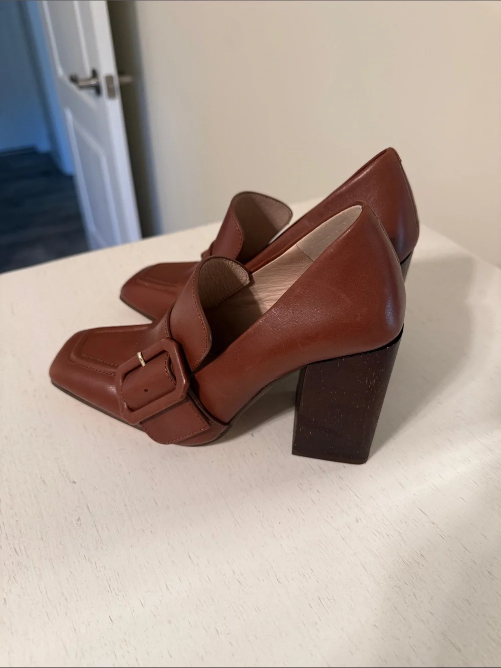Louise et Cie Women’s Ovidio Cognac Leather Wedge Loafers with Buckle / Size 5